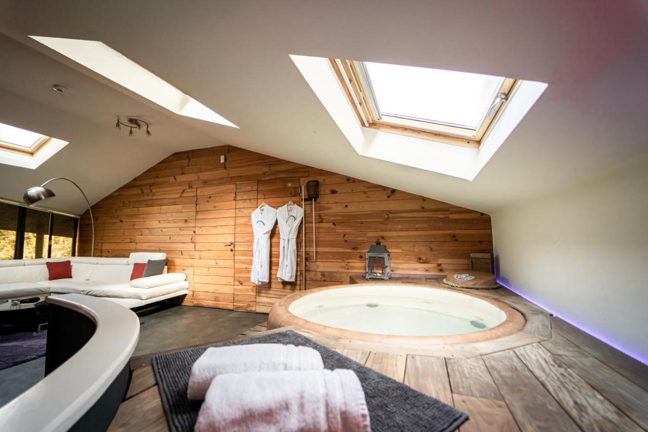Le Lov'T - Suite Avec Jacuzzi Spontin Esterno foto