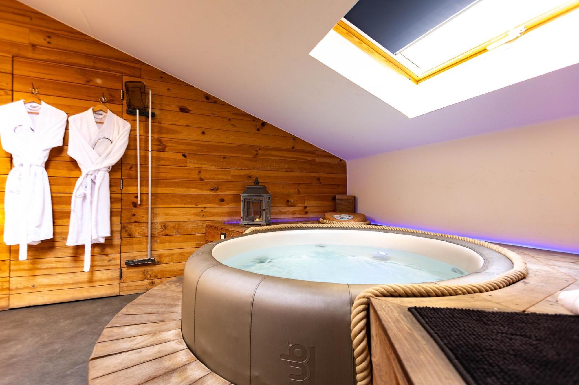 Le Lov'T - Suite Avec Jacuzzi Spontin Esterno foto