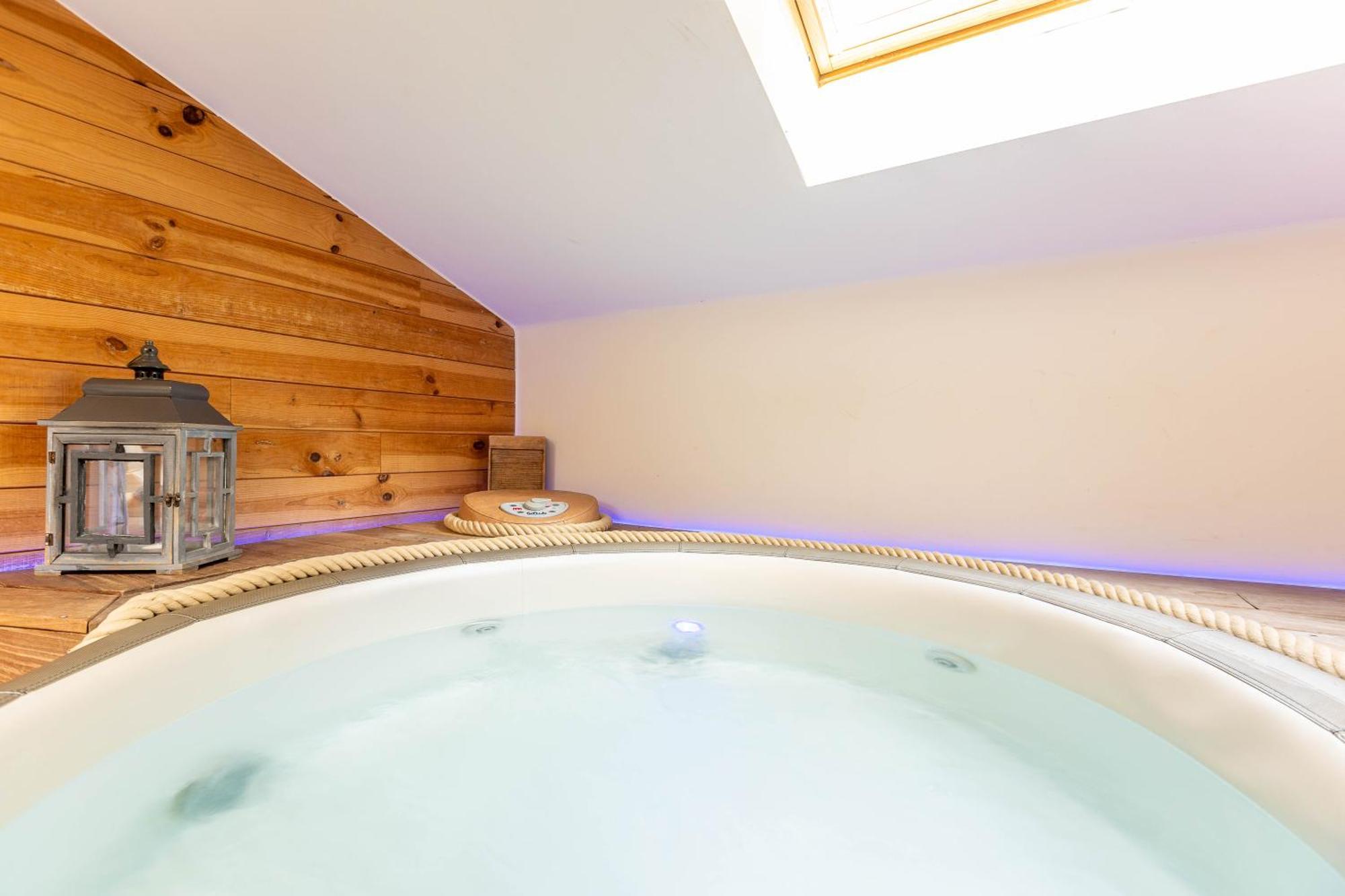 Le Lov'T - Suite Avec Jacuzzi Spontin Esterno foto